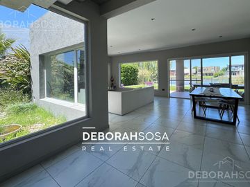 Casa en Venta 5 ambientes al Agua - El Cantón Escobar