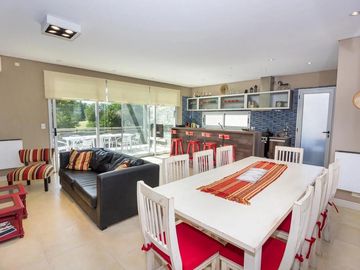 Casa en venta y alquiler temporada Febrero 2025  en Costa Esmeralda 1649