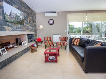 Casa en venta y alquiler temporada Febrero 2025  en Costa Esmeralda 1649
