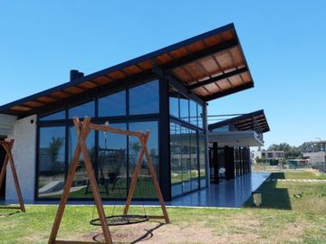 Moderna Casa en Venta en Carpinchos - Nordelta