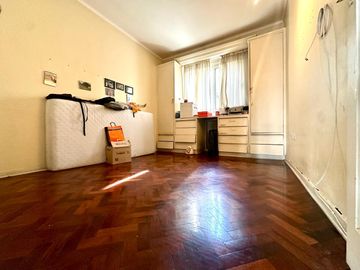 DEPARTAMENTO 4 AMBIENTES CON DEPENDENCIA EN MONSERRAT VENTA