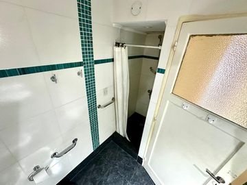 DEPARTAMENTO 4 AMBIENTES CON DEPENDENCIA EN MONSERRAT VENTA