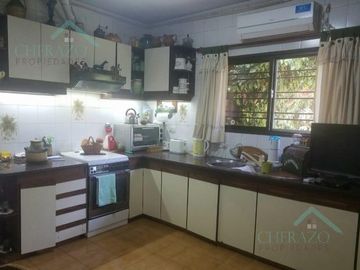 Casa en  Ituzaingó  4 ambiente con gran  jardín y piscina
