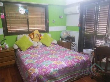 Casa en  Ituzaingó  4 ambiente con gran  jardín y piscina