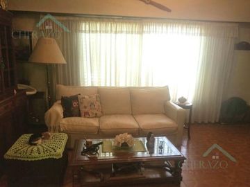 Casa en  Ituzaingó  4 ambiente con gran  jardín y piscina
