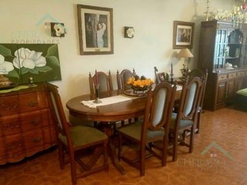 Casa en  Ituzaingó  4 ambiente con gran  jardín y piscina