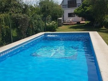 Casa en  Ituzaingó  4 ambiente con gran  jardín y piscina