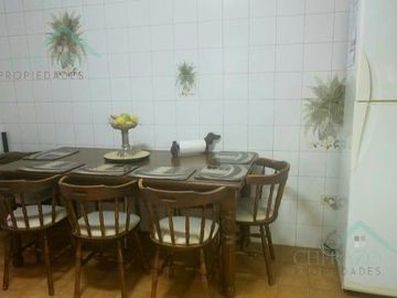 Casa en  Ituzaingó  4 ambiente con gran  jardín y piscina