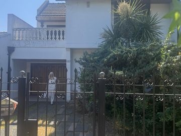 Casa en  Ituzaingó  4 ambiente con gran  jardín y piscina