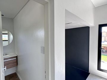Casa en Altos del Casco, Zárate. Terreno de 620 m2. Parque, pileta, galería y parrilla.