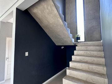 Casa en Altos del Casco, Zárate. Terreno de 620 m2. Parque, pileta, galería y parrilla.