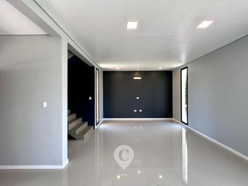 Casa en Altos del Casco, Zárate. Terreno de 620 m2. Parque, pileta, galería y parrilla.
