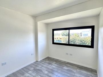 Casa en Altos del Casco, Zárate. Terreno de 620 m2. Parque, pileta, galería y parrilla.