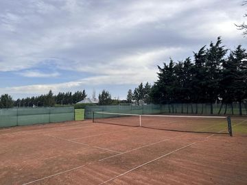 Casa en Altos del Casco, Zárate. Terreno de 620 m2. Parque, pileta, galería y parrilla.