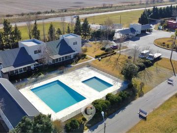 Casa en Altos del Casco, Zárate. Terreno de 620 m2. Parque, pileta, galería y parrilla.