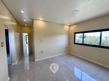 Casa en Altos del Casco, Zárate. Terreno de 620 m2. Parque, pileta, galería y parrilla.