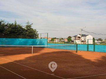 Casa en Altos del Casco, Zárate. Terreno de 620 m2. Parque, pileta, galería y parrilla.