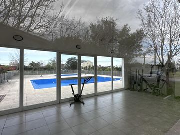 Casa en Altos del Casco, Zárate. Terreno de 620 m2. Parque, pileta, galería y parrilla.