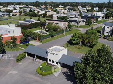 Casa en Altos del Casco, Zárate. Terreno de 620 m2. Parque, pileta, galería y parrilla.
