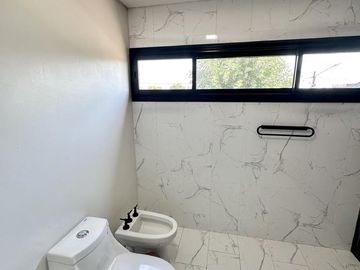 Casa en Altos del Casco, Zárate. Terreno de 620 m2. Parque, pileta, galería y parrilla.