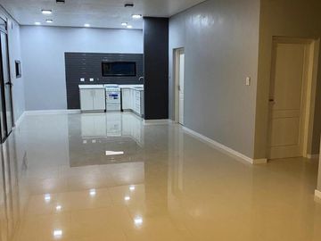 Casa en Altos del Casco, Zárate. Terreno de 620 m2. Parque, pileta, galería y parrilla.
