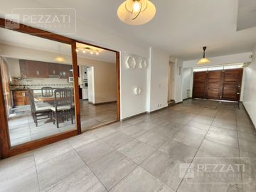 Casa en  alquiler por 24 meses. Z/ Stella Maris. 3 dormitorios. Escritorio . Parque. Garage doble. Playroom