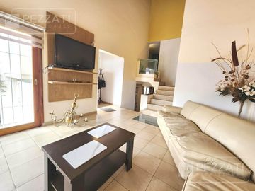 Casa en  alquiler por 24 meses. Z/ Stella Maris. 3 dormitorios. Escritorio . Parque. Garage doble. Playroom