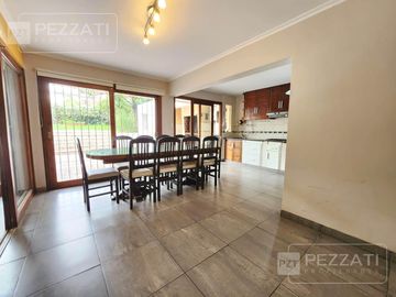 Casa en  alquiler por 24 meses. Z/ Stella Maris. 3 dormitorios. Escritorio . Parque. Garage doble. Playroom