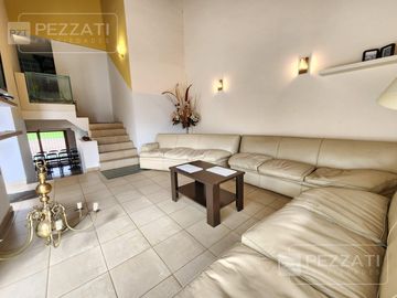 Casa en  alquiler por 24 meses. Z/ Stella Maris. 3 dormitorios. Escritorio . Parque. Garage doble. Playroom