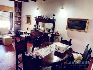 CASA DE 4 AMB  SOBRE LOTE DE 8,66X35