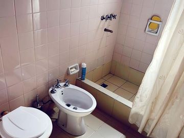 CASA DE 4 AMB  SOBRE LOTE DE 8,66X35