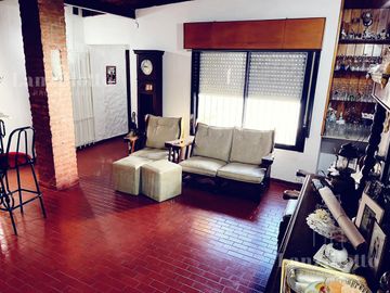 CASA DE 4 AMB  SOBRE LOTE DE 8,66X35
