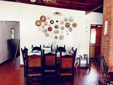 CASA DE 4 AMB  SOBRE LOTE DE 8,66X35