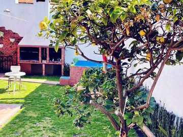 CASA DE 4 AMB  SOBRE LOTE DE 8,66X35