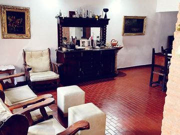 CASA DE 4 AMB  SOBRE LOTE DE 8,66X35