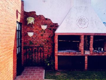 CASA DE 4 AMB  SOBRE LOTE DE 8,66X35