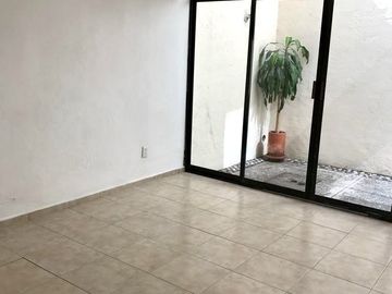 CASA EN VENTA CON SEGURIDAD EN JARDINES BELLAVISTA, TLALNEPANTLA DE BAZ