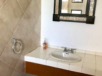 CASA EN VENTA CON SEGURIDAD EN JARDINES BELLAVISTA, TLALNEPANTLA DE BAZ