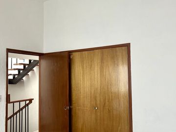 CASA EN VENTA CON SEGURIDAD EN JARDINES BELLAVISTA, TLALNEPANTLA DE BAZ