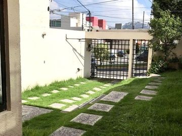 CASA EN VENTA CON SEGURIDAD EN JARDINES BELLAVISTA, TLALNEPANTLA DE BAZ