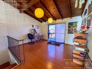 Triplex en venta de 4 ambientes en Bernal Centro