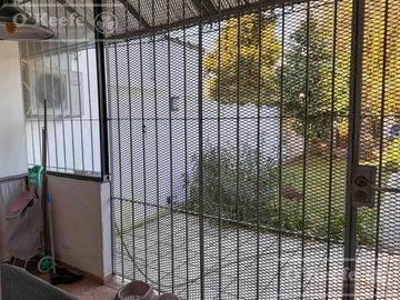 Triplex en venta de 4 ambientes en Bernal Centro