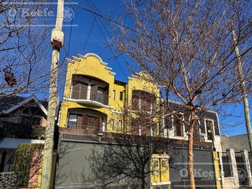 Triplex en venta de 4 ambientes en Bernal Centro