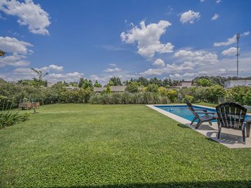 Casa 4 ambientes en Venta. Club de campo La Concepción Lujan