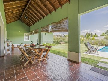 Casa 4 ambientes en Venta. Club de campo La Concepción Lujan