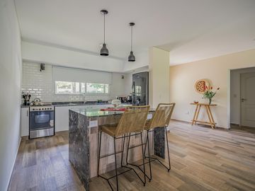 Casa 4 ambientes en Venta. Club de campo La Concepción Lujan