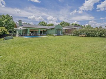 Casa 4 ambientes en Venta. Club de campo La Concepción Lujan
