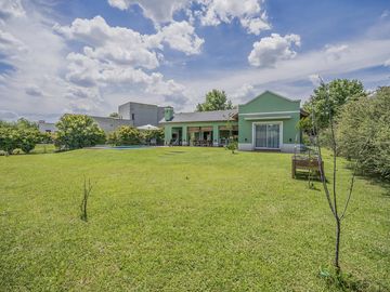 Casa 4 ambientes en Venta. Club de campo La Concepción Lujan