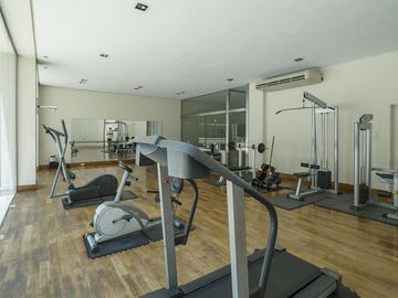 alq. con muebles - 2 DORMITORIOS EN SUITE - valor del alquiler    expensas