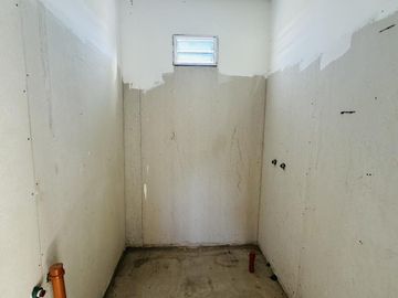 Galpón con casa y 1 Hectárea